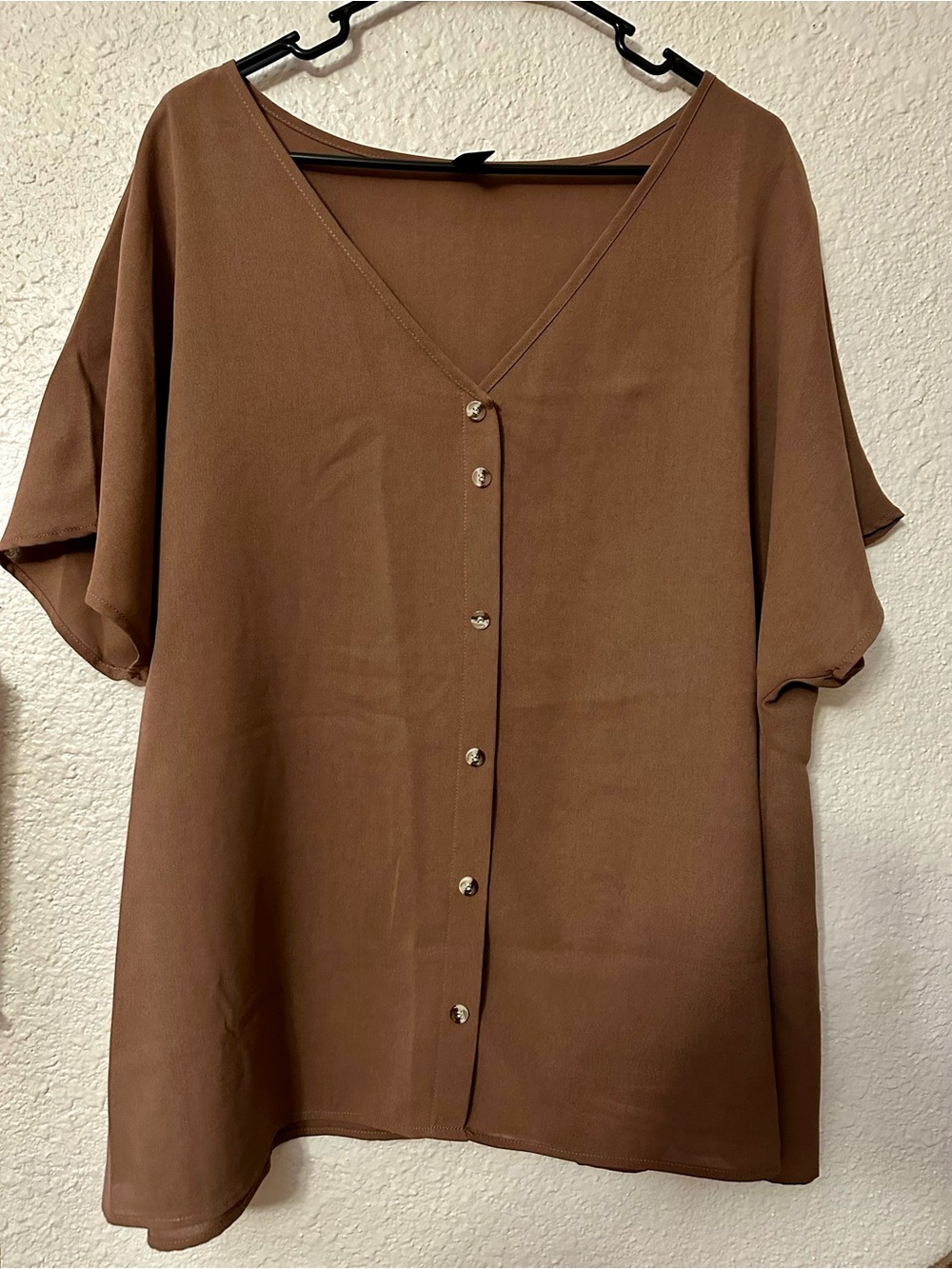 Emery Rose Relaxed V-Neck Button-Front Blouse in Warm Brown
